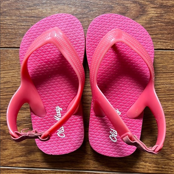 Old Navy Kids Pink Flip Flops - Picture 1 of 2